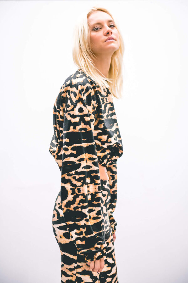 Leo Oversized Crop sweatshirt - Typelove