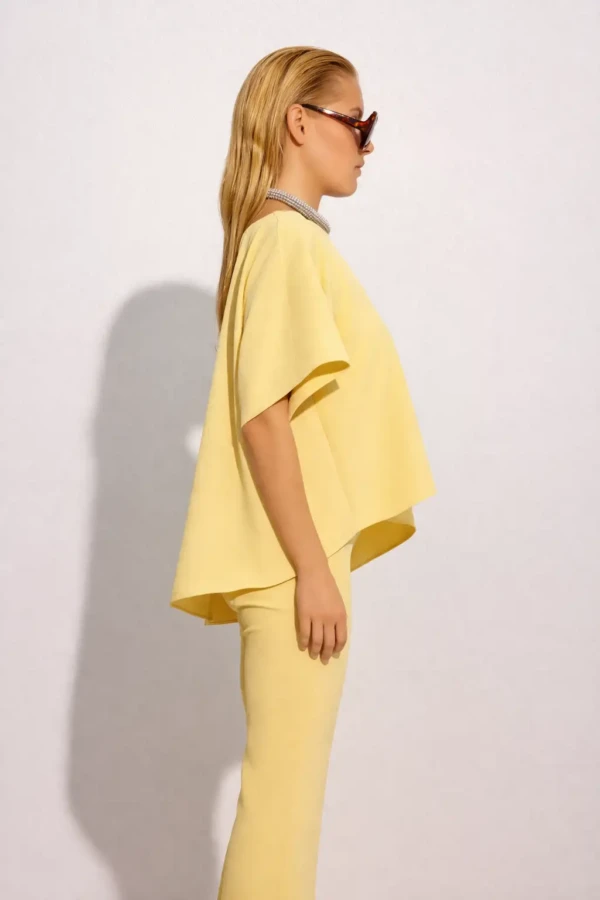 Κρέπ Oversized Μπλούζα με Ανοιχτή Λαιμόκοψη