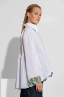 Πουκάμισο με δαντέλα στα μανίκια