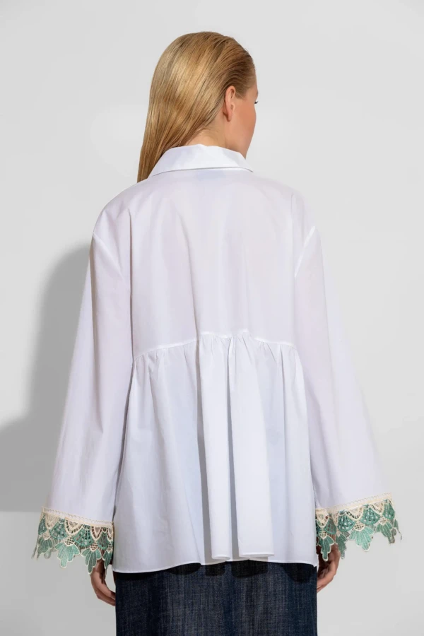 Πουκάμισο με δαντέλα στα μανίκια