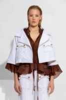 Oversized κοντό τζιν μπουφάν σε λευκό