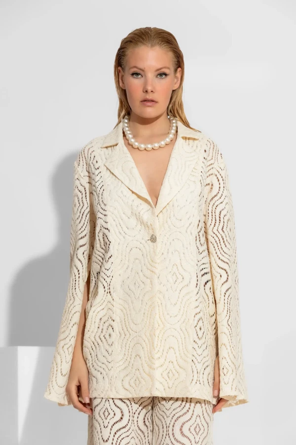 Oversized σακάκι σε πλεκτή δαντέλα