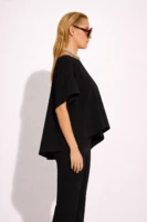 Κρέπ Oversized Μπλούζα με Ανοιχτή Λαιμόκοψη