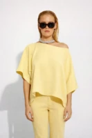 Κρέπ Oversized Μπλούζα με Ανοιχτή Λαιμόκοψη