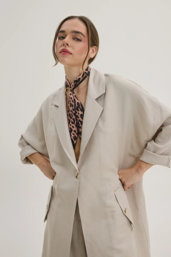 Σακάκι σε χαλαρή σύγχρονη γραμμή