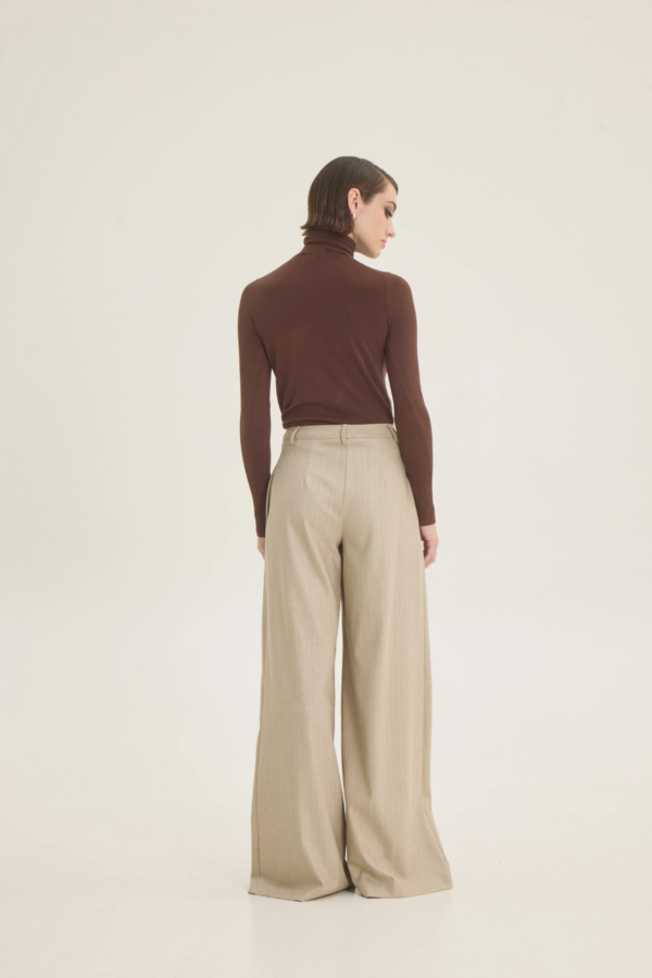 Wide leg trousers